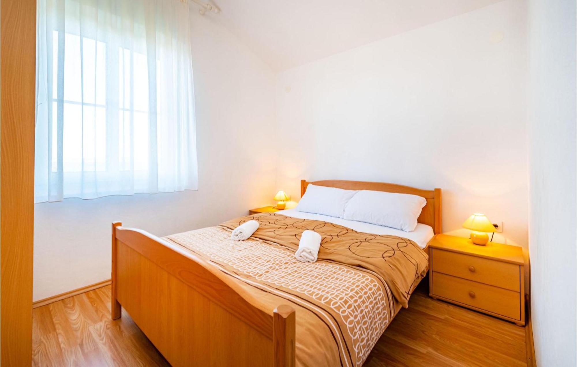 2 Bedroom Amazing Apartment In Neviđane Εξωτερικό φωτογραφία