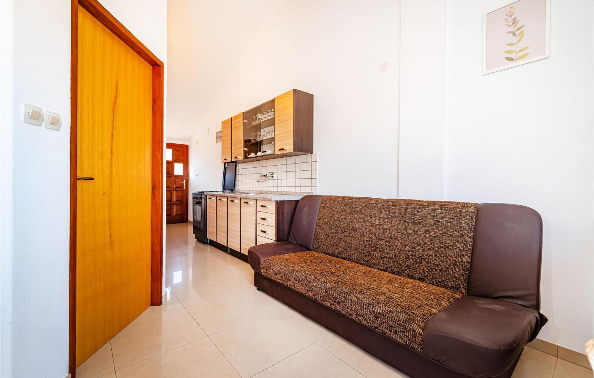 2 Bedroom Amazing Apartment In Neviđane Εξωτερικό φωτογραφία