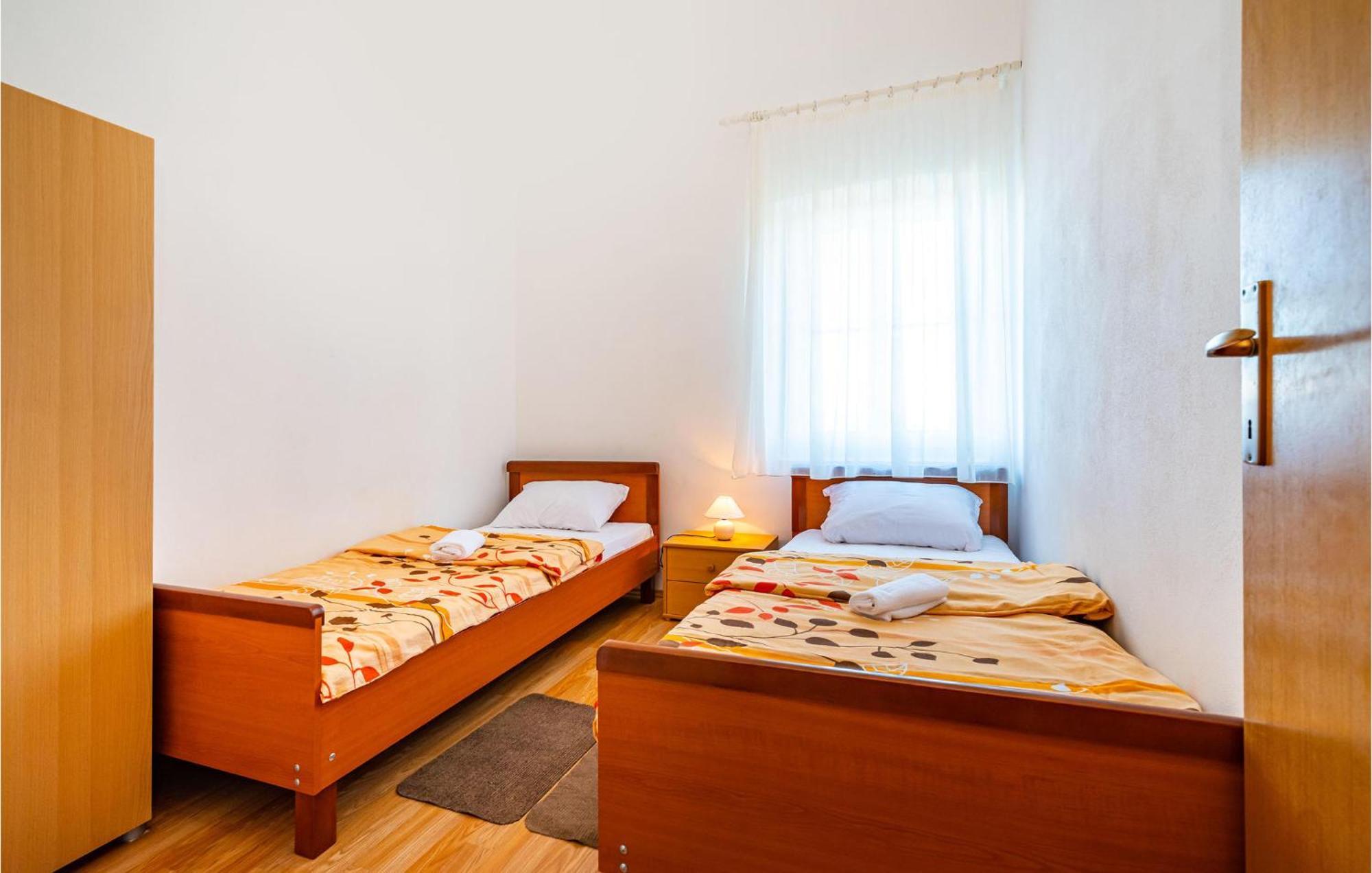 2 Bedroom Amazing Apartment In Neviđane Εξωτερικό φωτογραφία