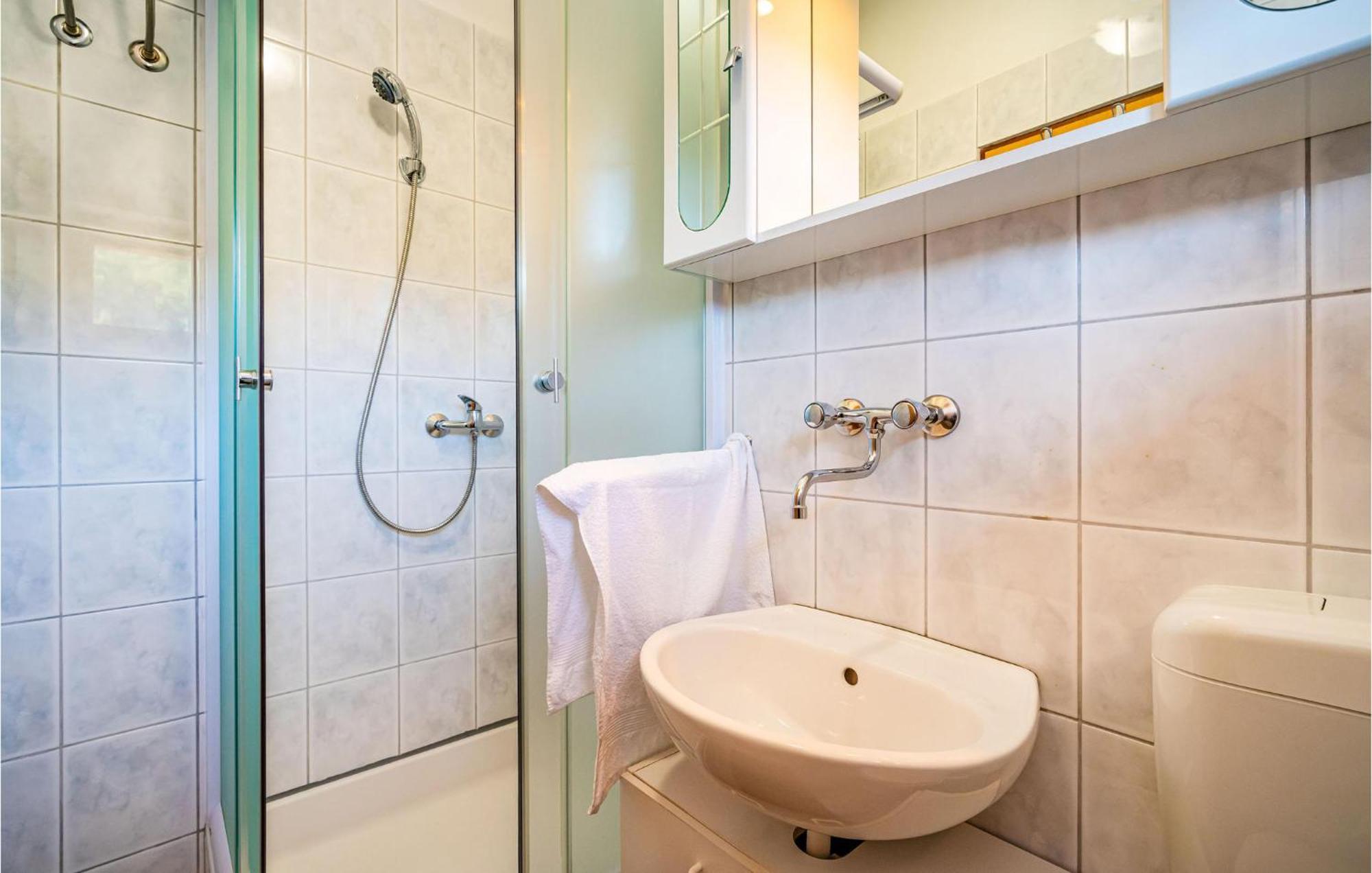 2 Bedroom Amazing Apartment In Neviđane Εξωτερικό φωτογραφία