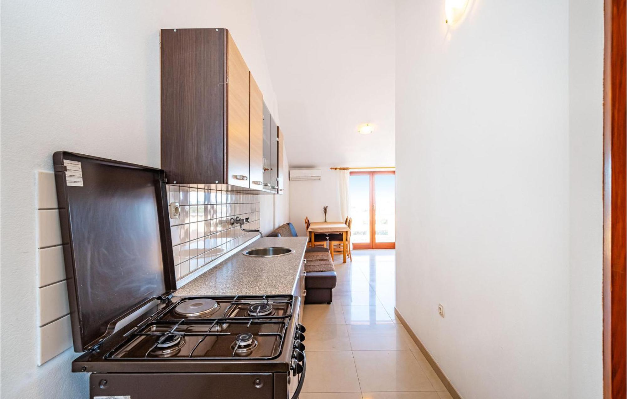 2 Bedroom Amazing Apartment In Neviđane Εξωτερικό φωτογραφία