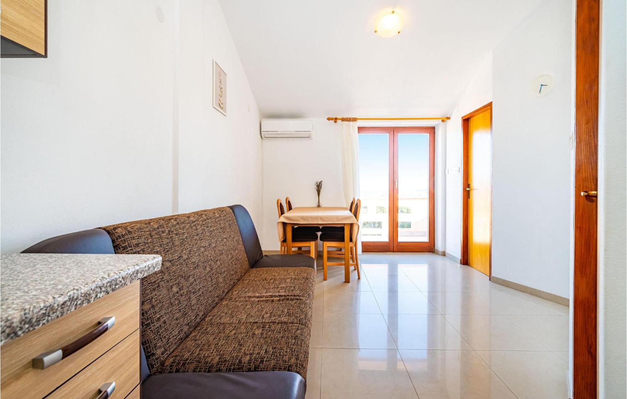 2 Bedroom Amazing Apartment In Neviđane Εξωτερικό φωτογραφία