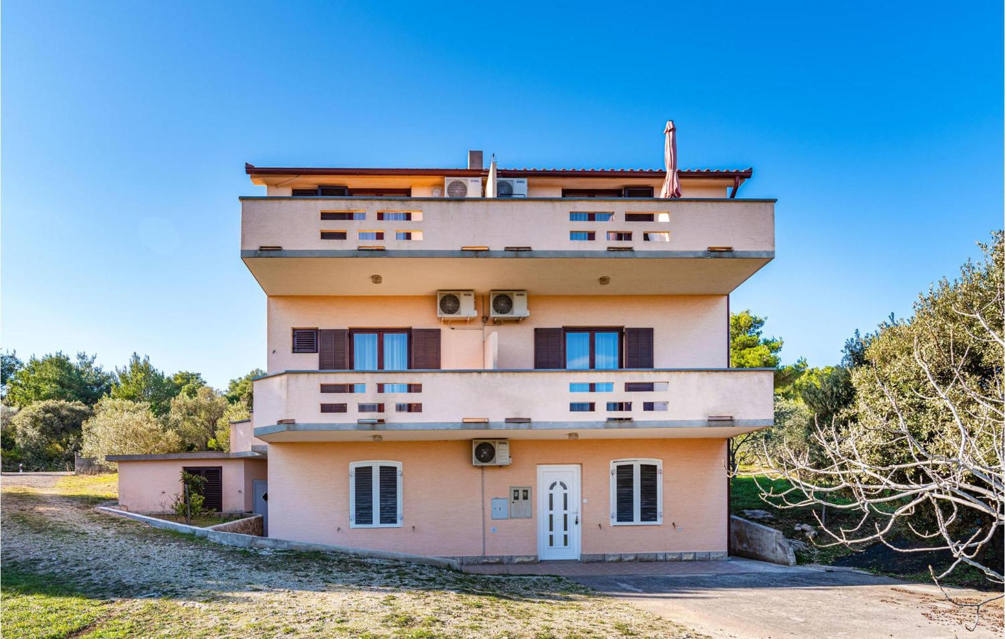 2 Bedroom Amazing Apartment In Neviđane Εξωτερικό φωτογραφία