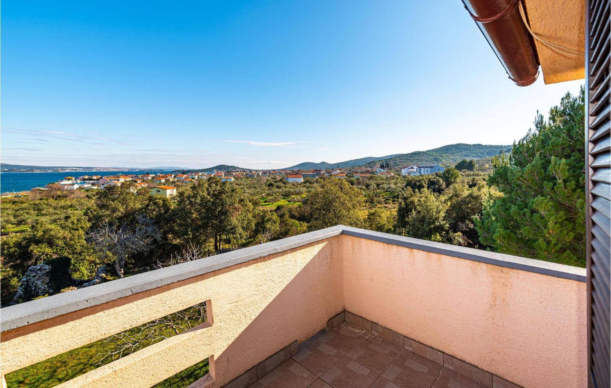 2 Bedroom Amazing Apartment In Neviđane Εξωτερικό φωτογραφία